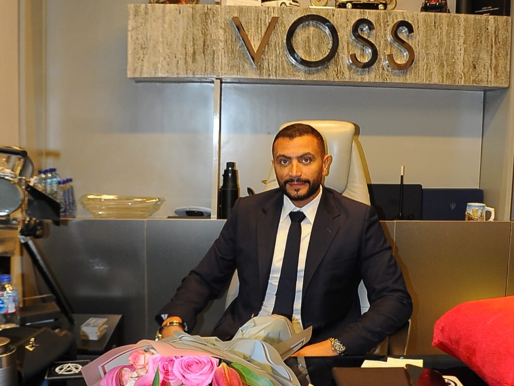 بحضور كبار رجال الأعمال والشخصيات العامة.. رجل الأعمال أحمد الحداد يفتتح معرض “VOSS” في أجواء من الفخامة والرقي