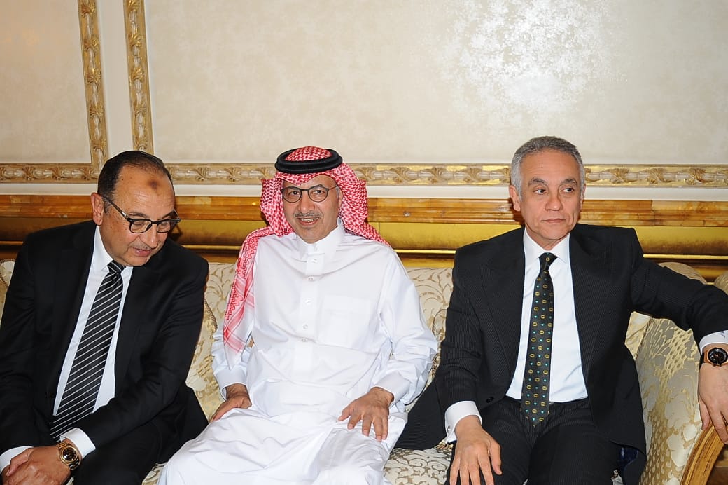 وزراء وشخصيات عامة يشاركون في عزاء والد السفير السعودي بمصر